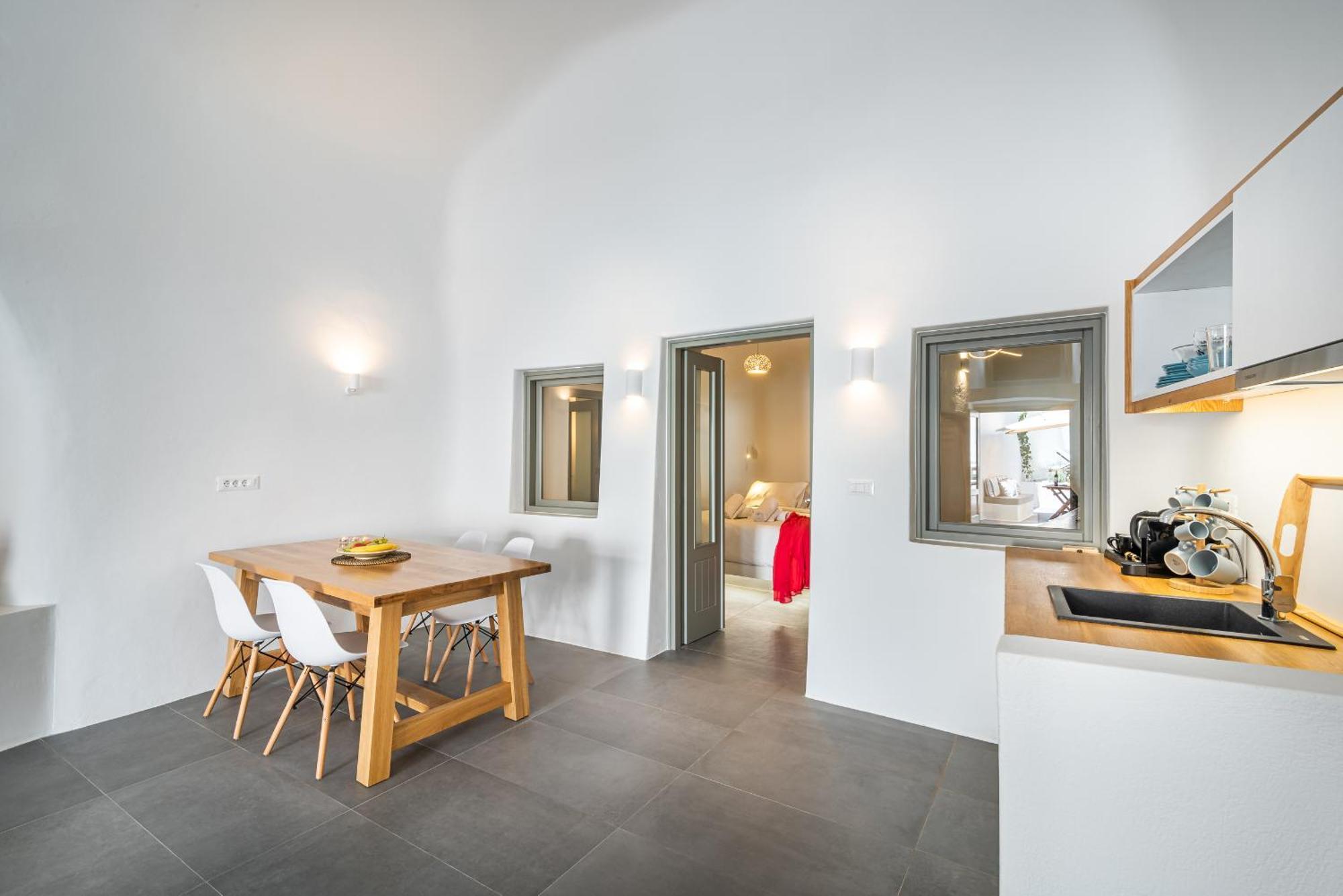 Veneston Suites, Kapari