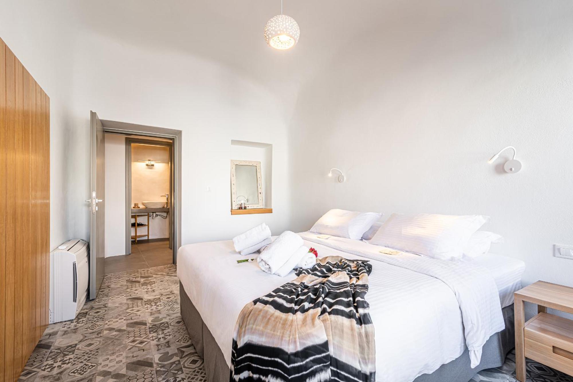 Veneston Suites, Kapari Villa *