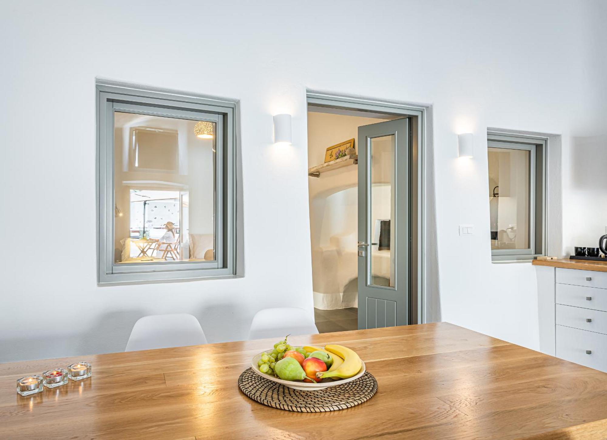 Villa Veneston Suites, Kapari Fira (Santorini)