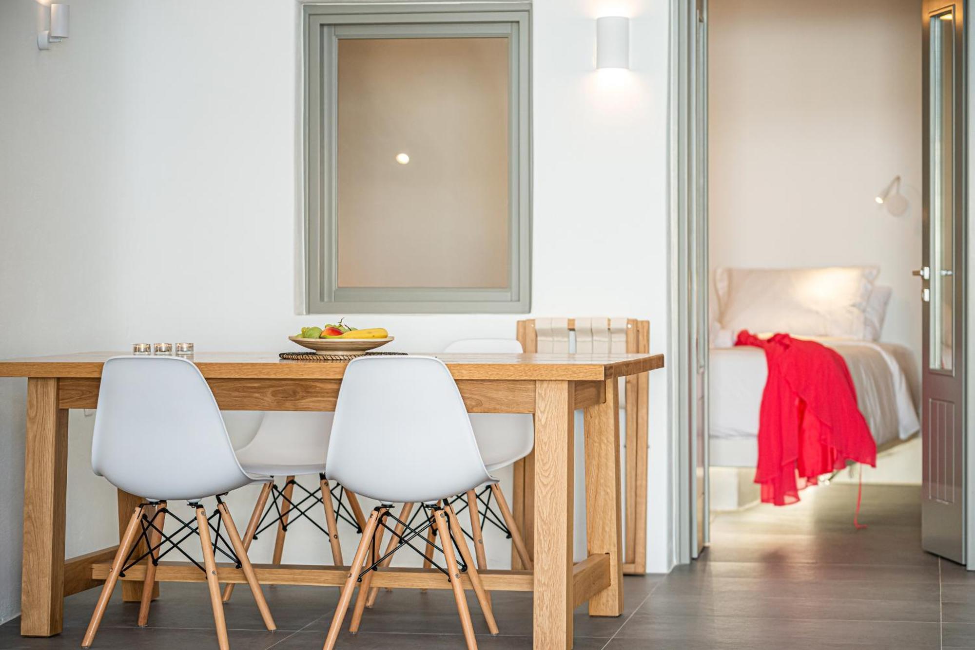 Veneston Suites, Kapari Villa Fira (Santorini)