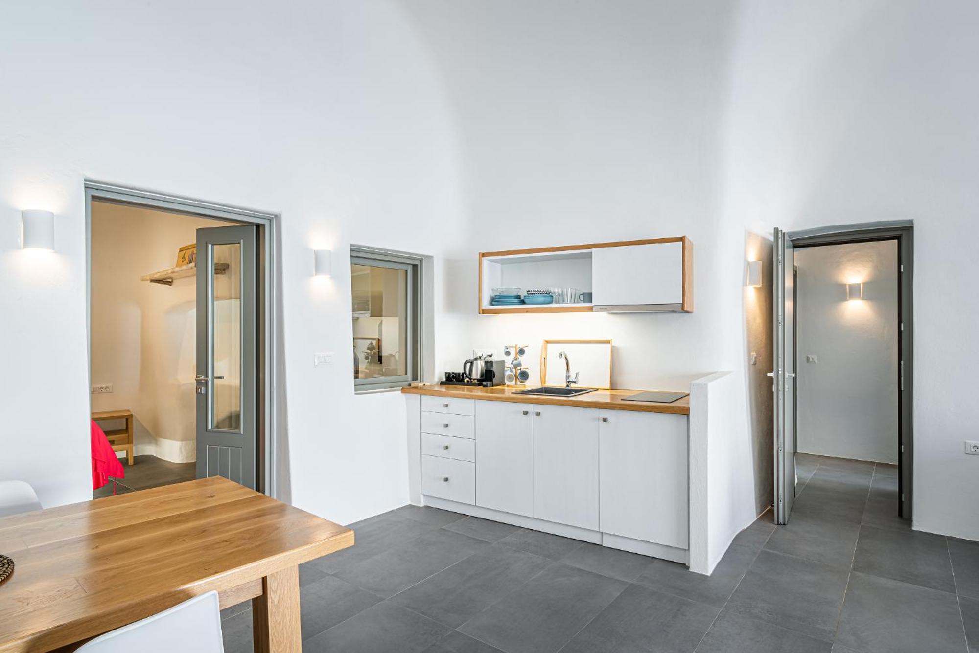 Veneston Suites, Kapari Villa