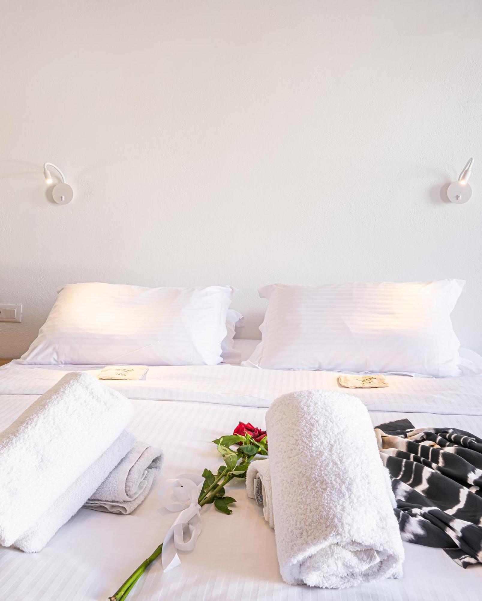 Villa Veneston Suites, Kapari Fira (Santorini)