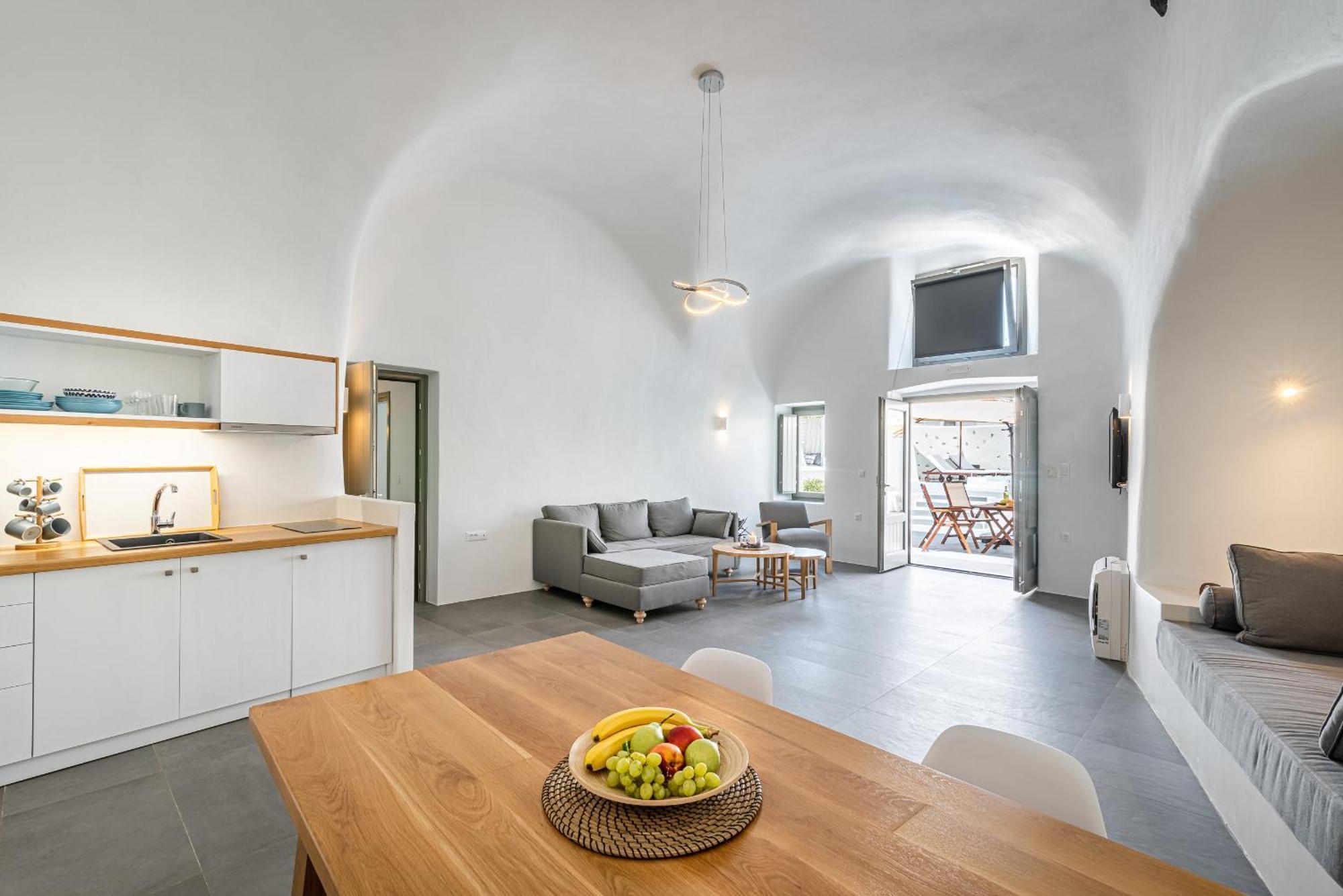 Villa Veneston Suites, Kapari Fira (Santorini)