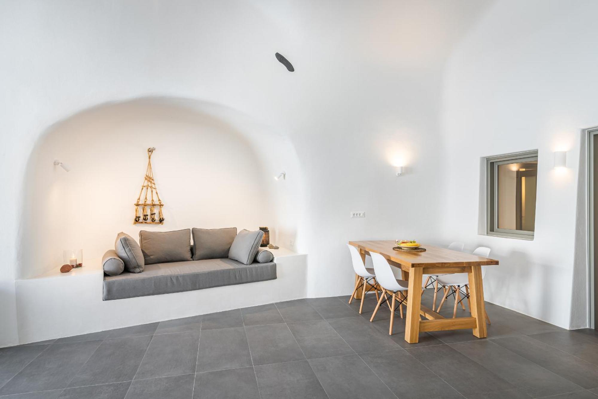 Veneston Suites, Kapari Villa Fira (Santorini)