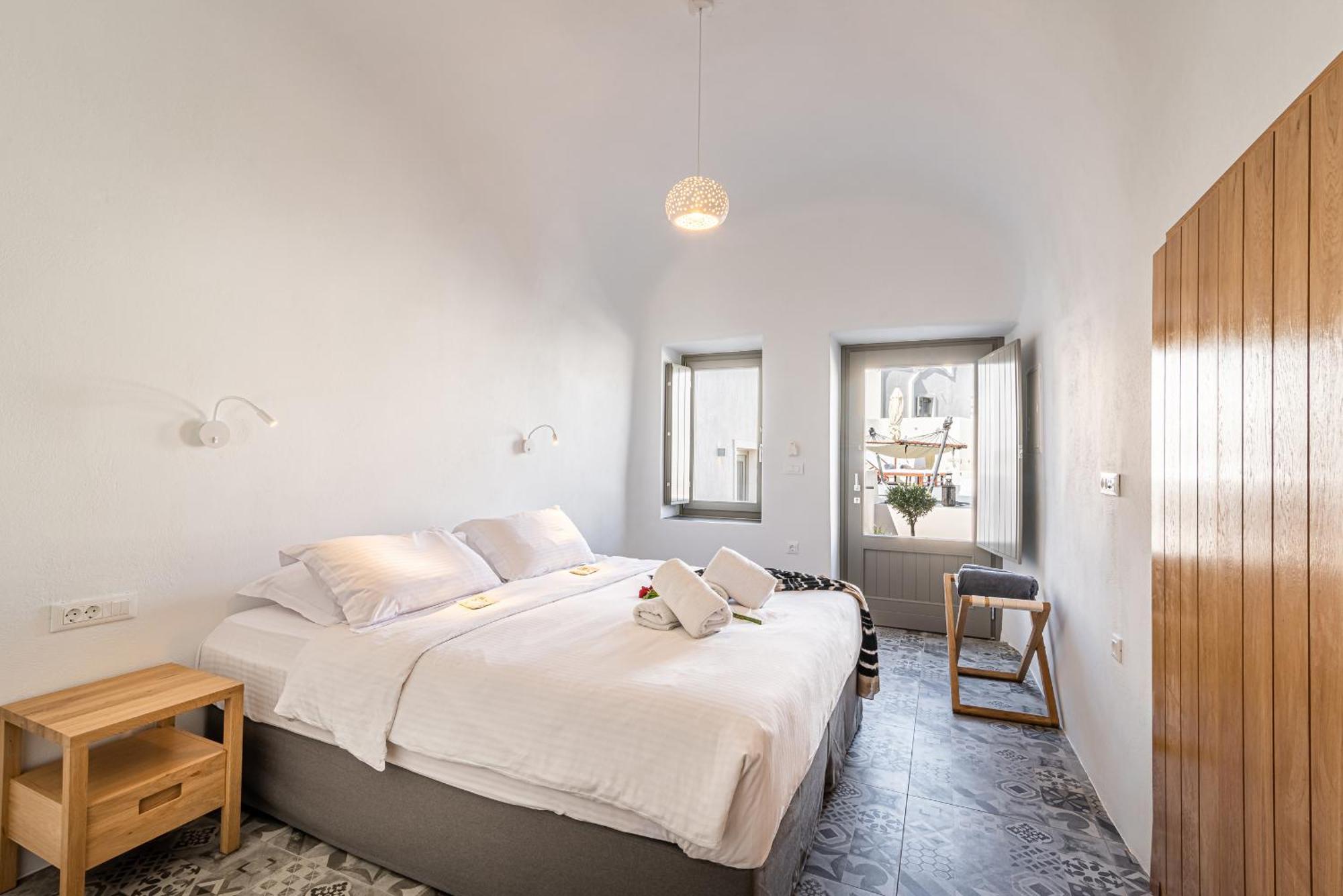 Veneston Suites, Kapari