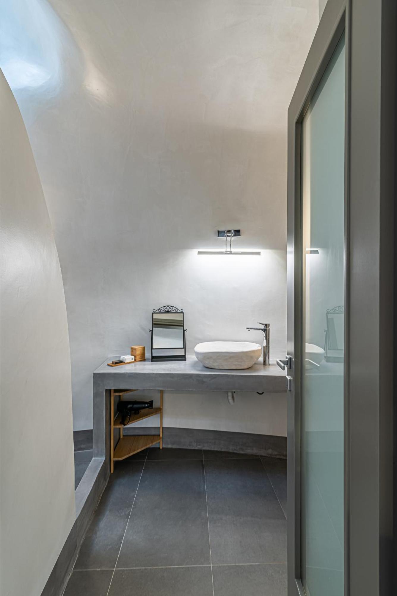 Veneston Suites, Kapari Fira (Santorini)