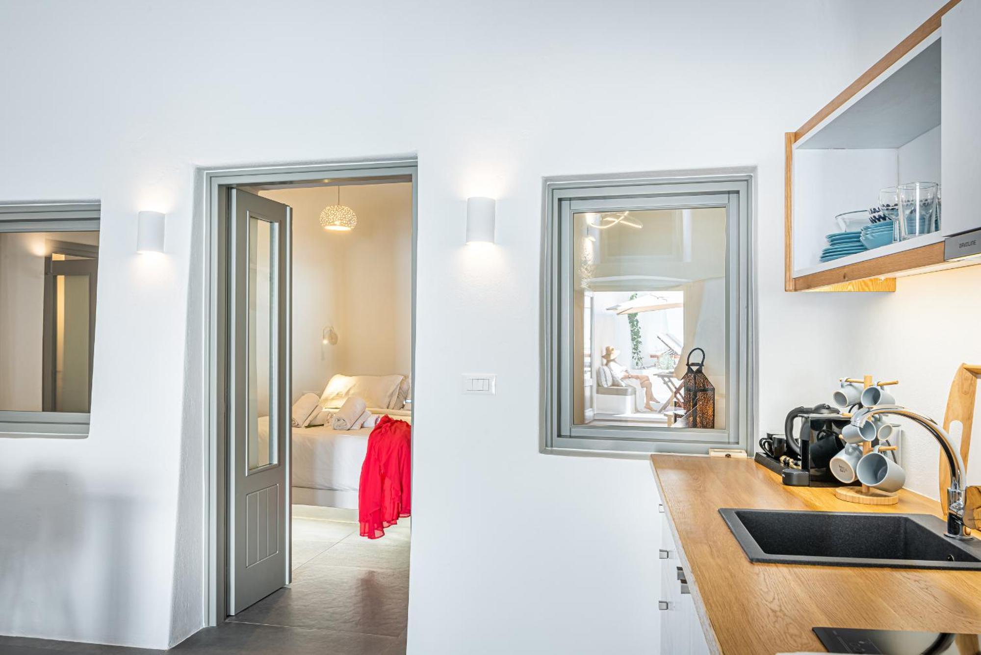 Veneston Suites, Kapari